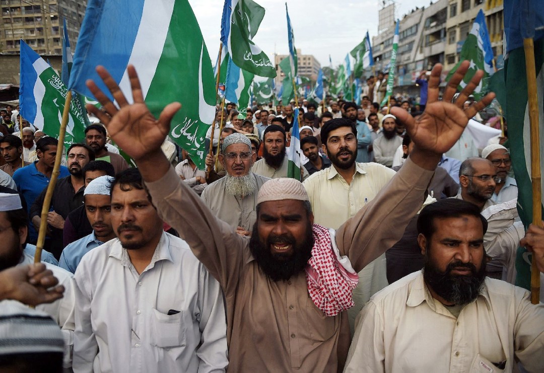 Manifestation-islamistes-Karachi-1er-mars-2016-pour-denoncer-execution-leurs-Mumtaz-Qadri_1_1400_961